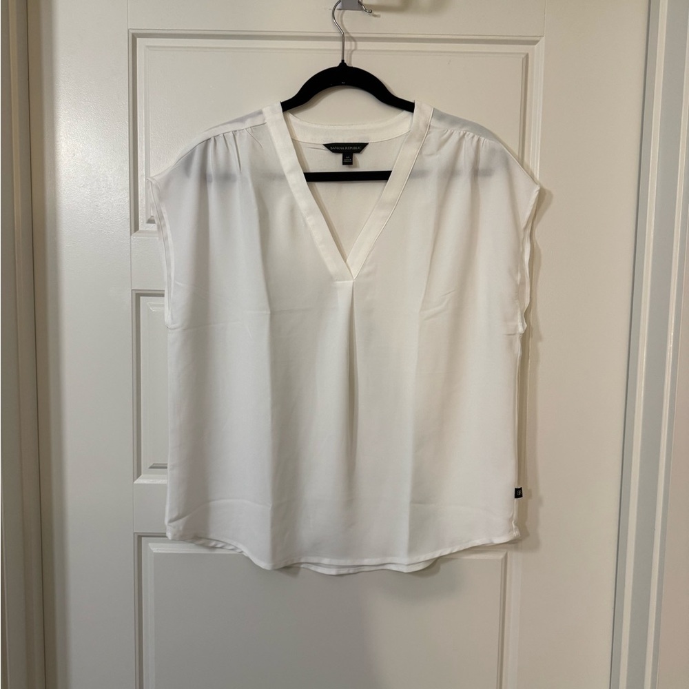 Banana Republic White V-Neck Blouse